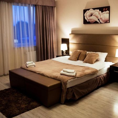 Hotel Feniks Γκνιέζνο Εξωτερικό φωτογραφία
