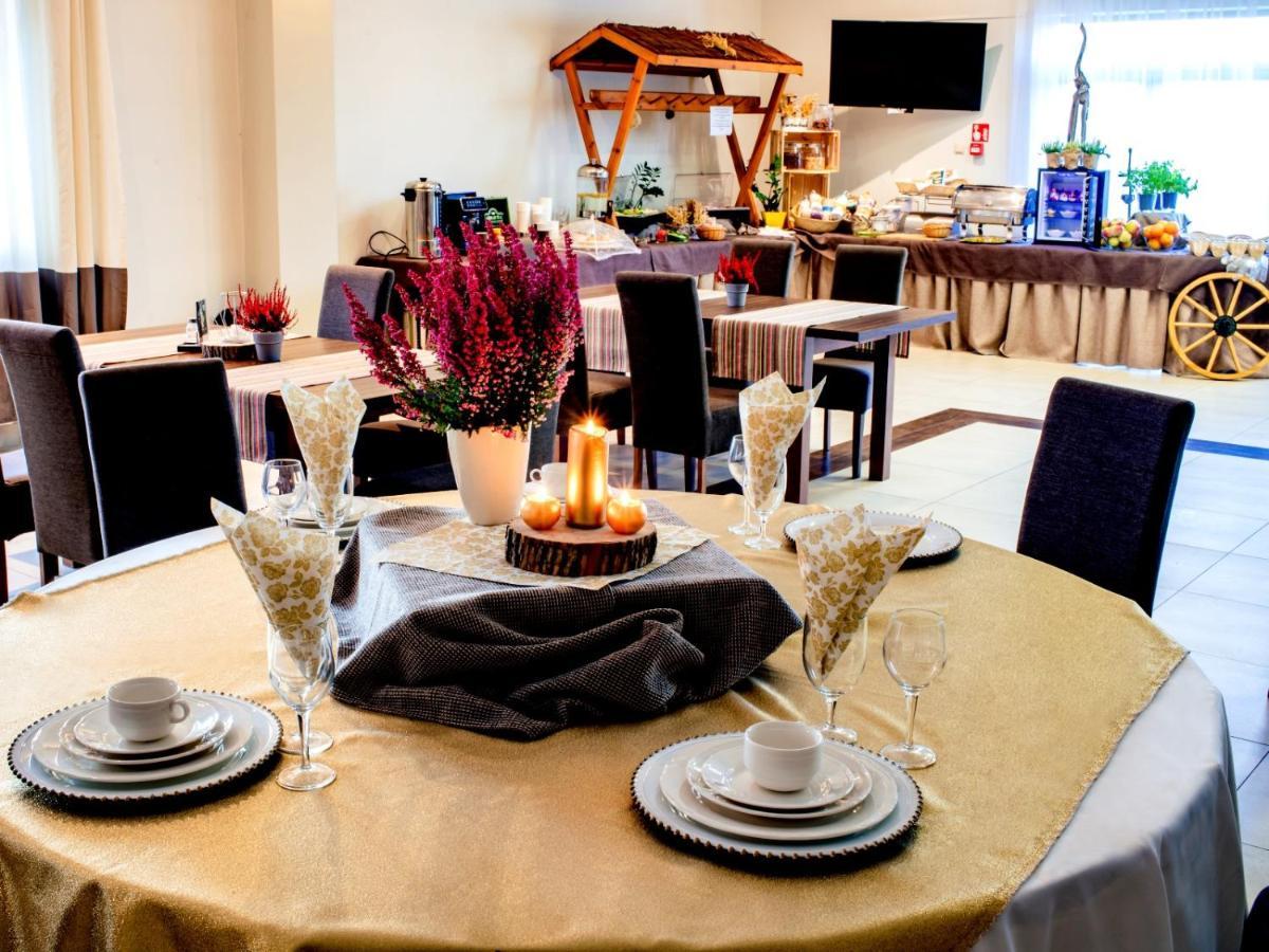 Hotel Feniks Γκνιέζνο Εξωτερικό φωτογραφία