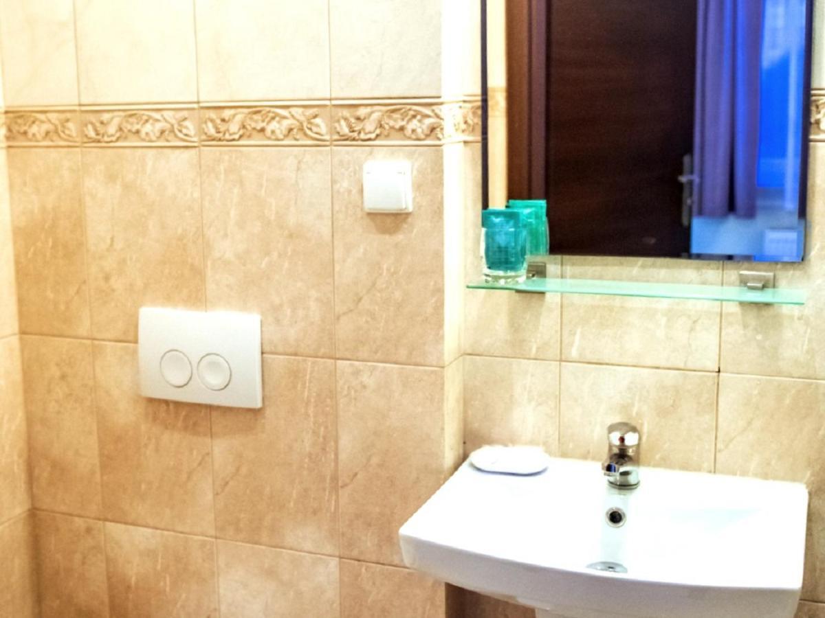 Hotel Feniks Γκνιέζνο Εξωτερικό φωτογραφία