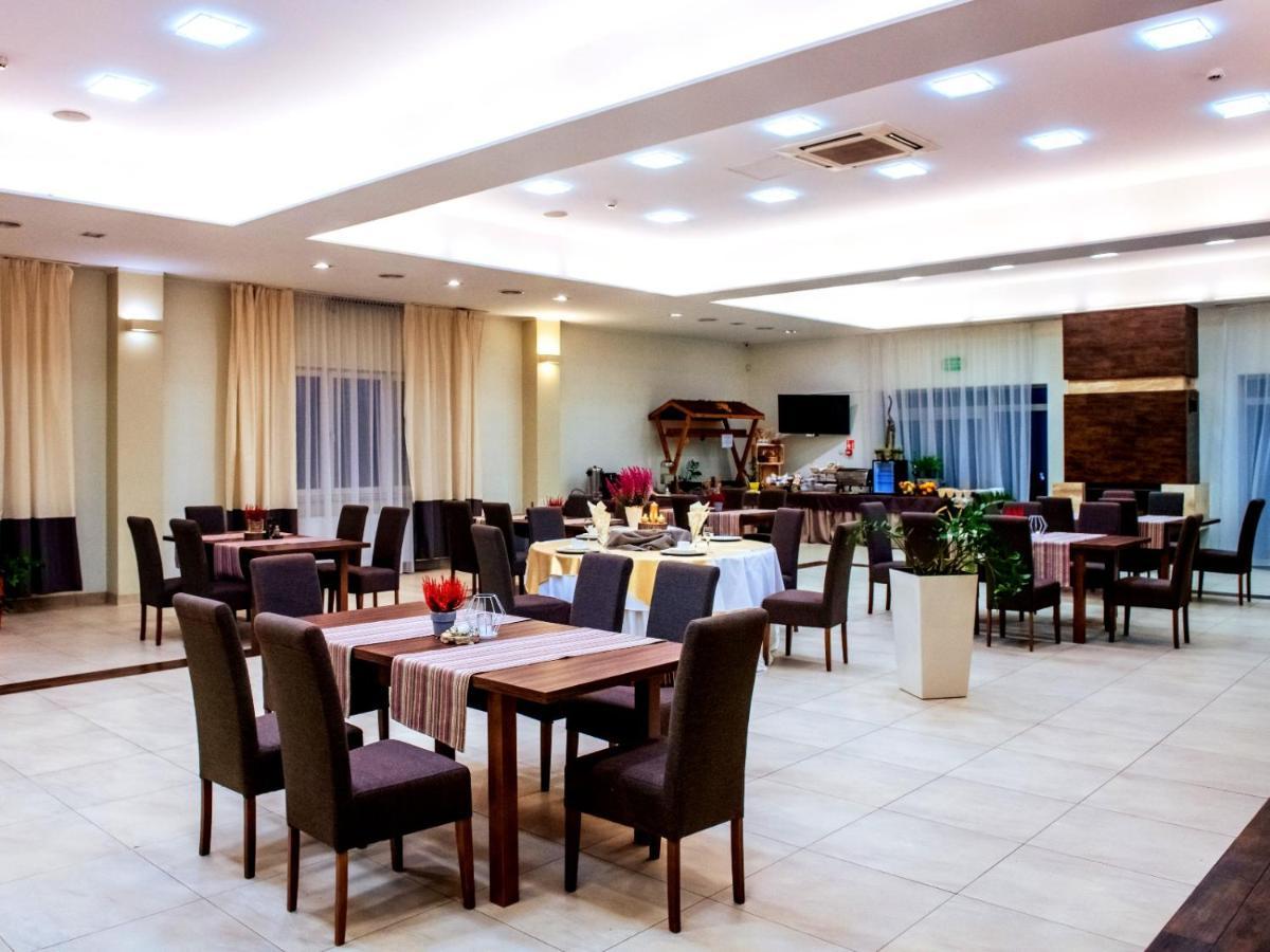 Hotel Feniks Γκνιέζνο Εξωτερικό φωτογραφία
