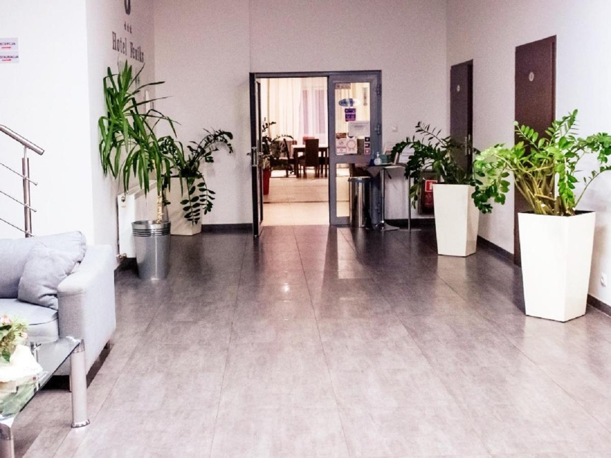 Hotel Feniks Γκνιέζνο Εξωτερικό φωτογραφία