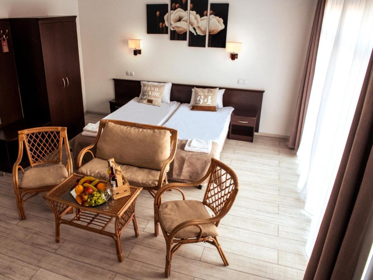 Hotel Feniks Γκνιέζνο Εξωτερικό φωτογραφία