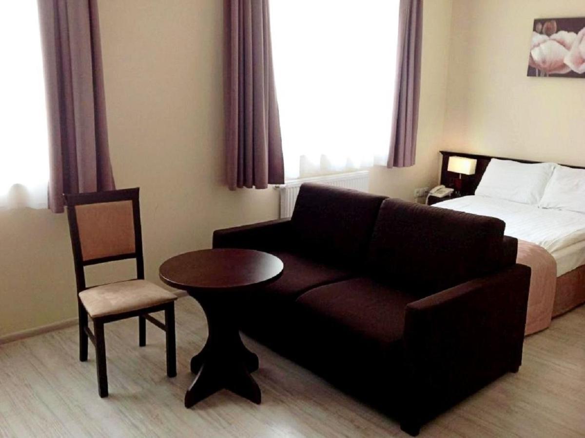 Hotel Feniks Γκνιέζνο Εξωτερικό φωτογραφία