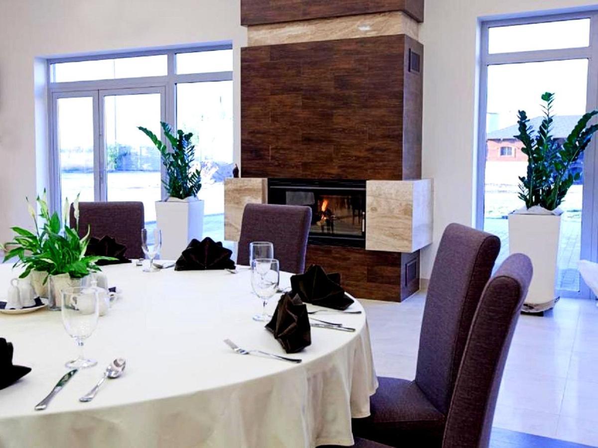 Hotel Feniks Γκνιέζνο Εξωτερικό φωτογραφία