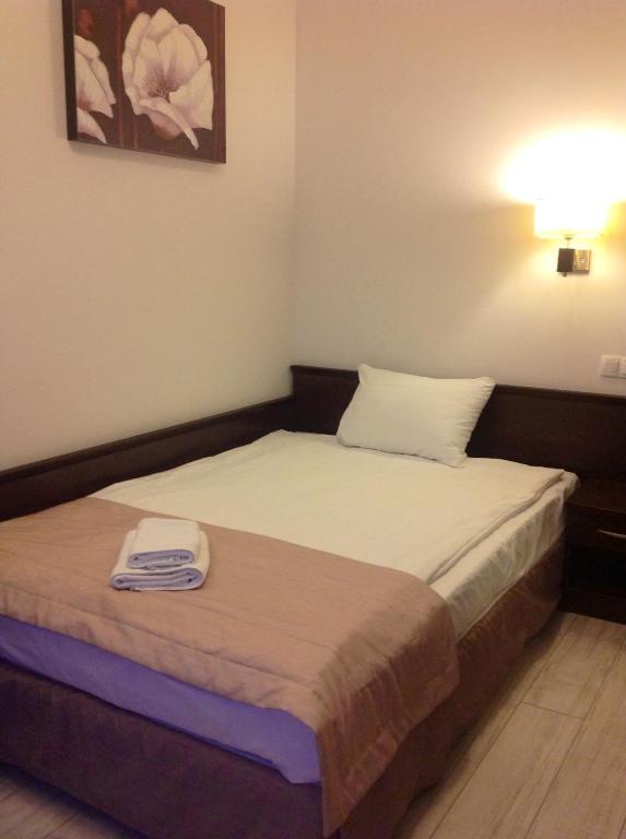 Hotel Feniks Γκνιέζνο Εξωτερικό φωτογραφία