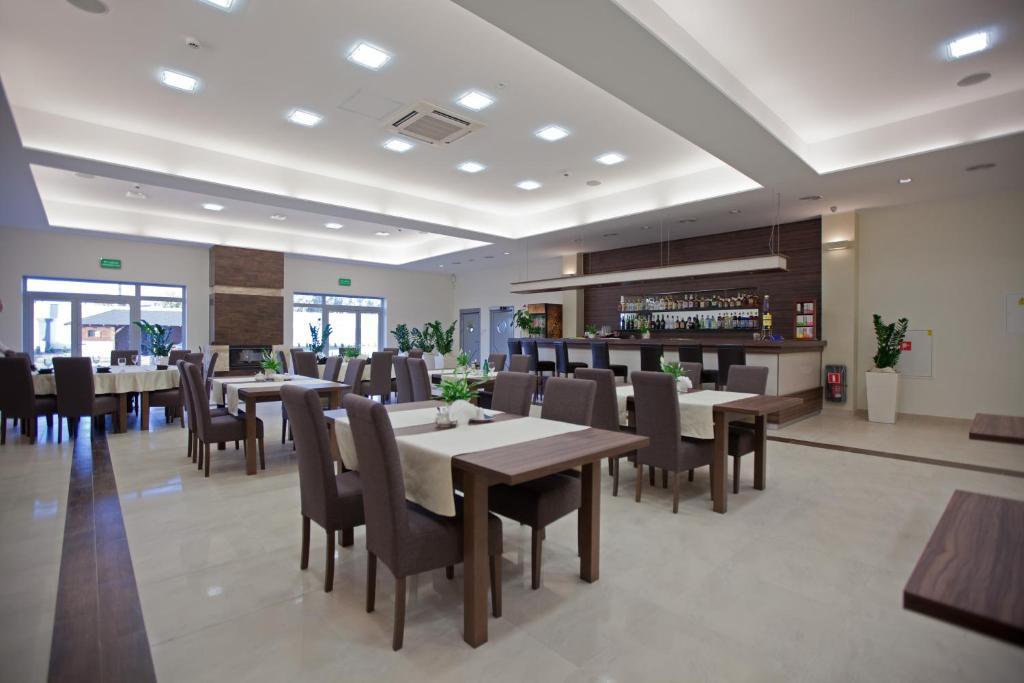 Hotel Feniks Γκνιέζνο Εξωτερικό φωτογραφία